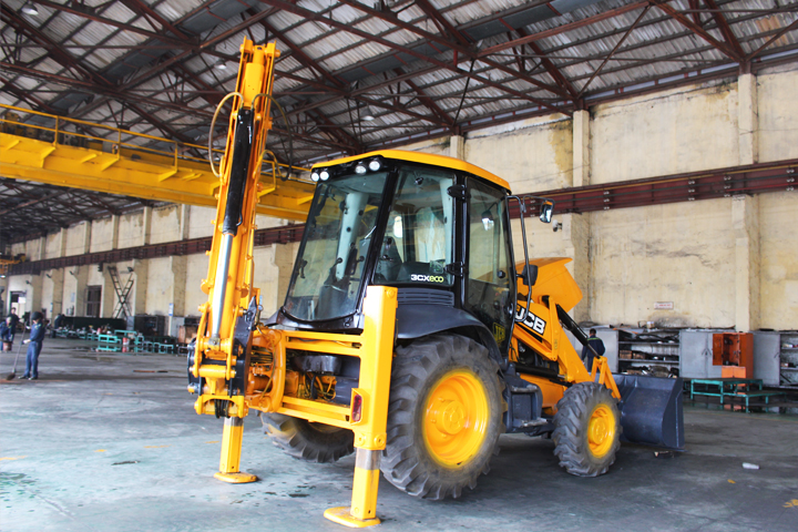 Máy xúc lốp đa năng JCB