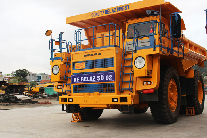 Xe Belaz 90 tấn chạy động cơ điện