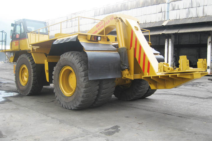 Xe CAT 773E nâng kéo