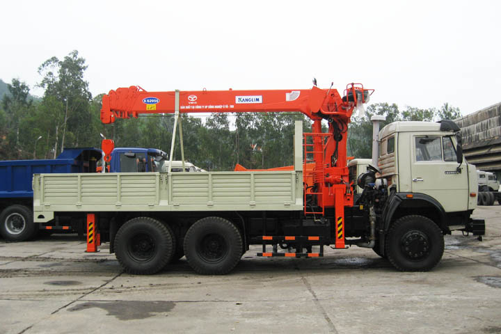 Xe Kamaz cẩu Kamglim