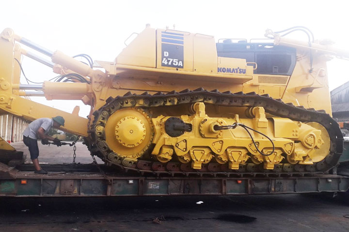 Máy xúc tô nhất 3 nước Đông Dương